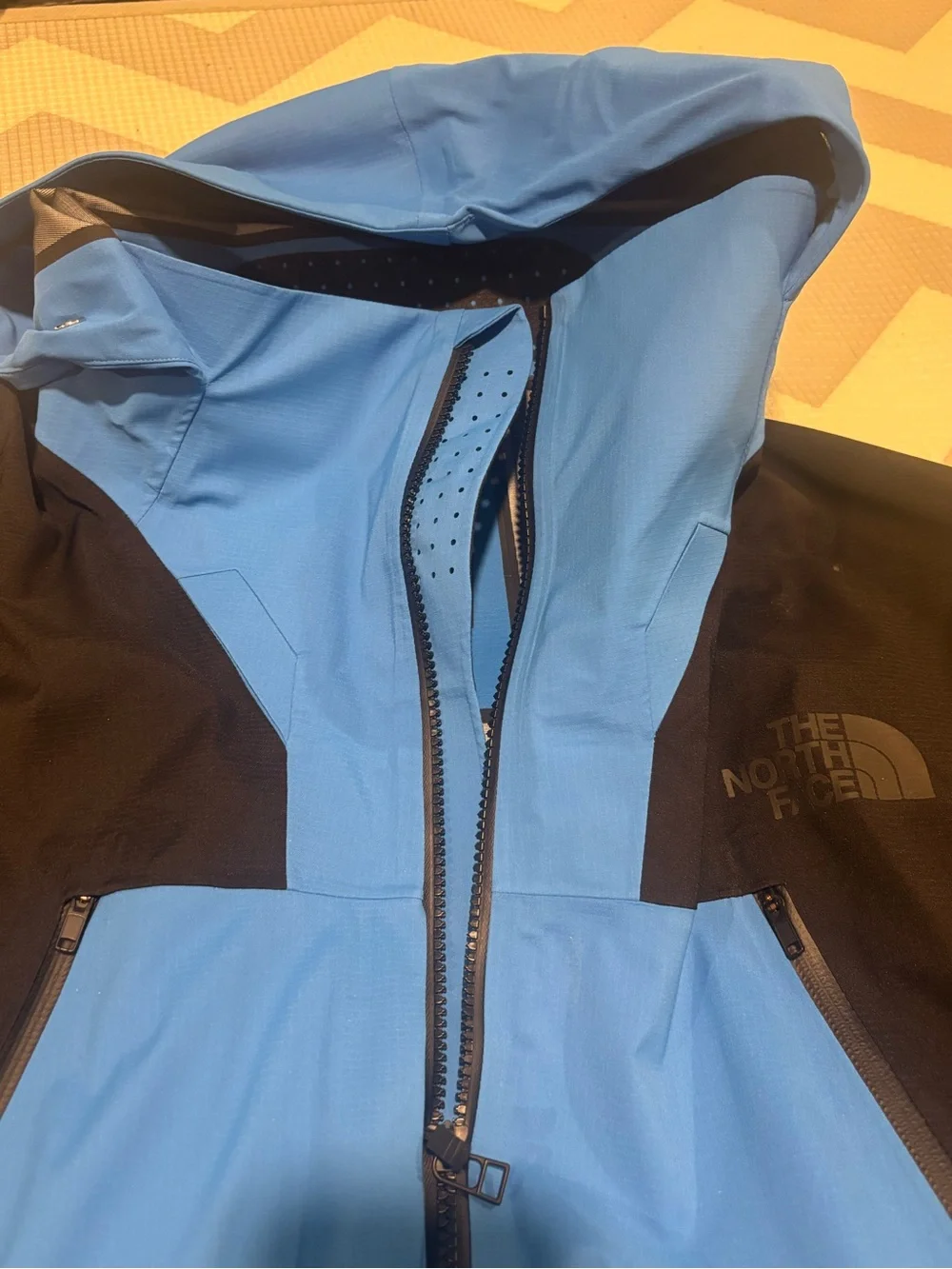 NWT The North Face Men’s Blue and Black Hooded Ski shell Jacket